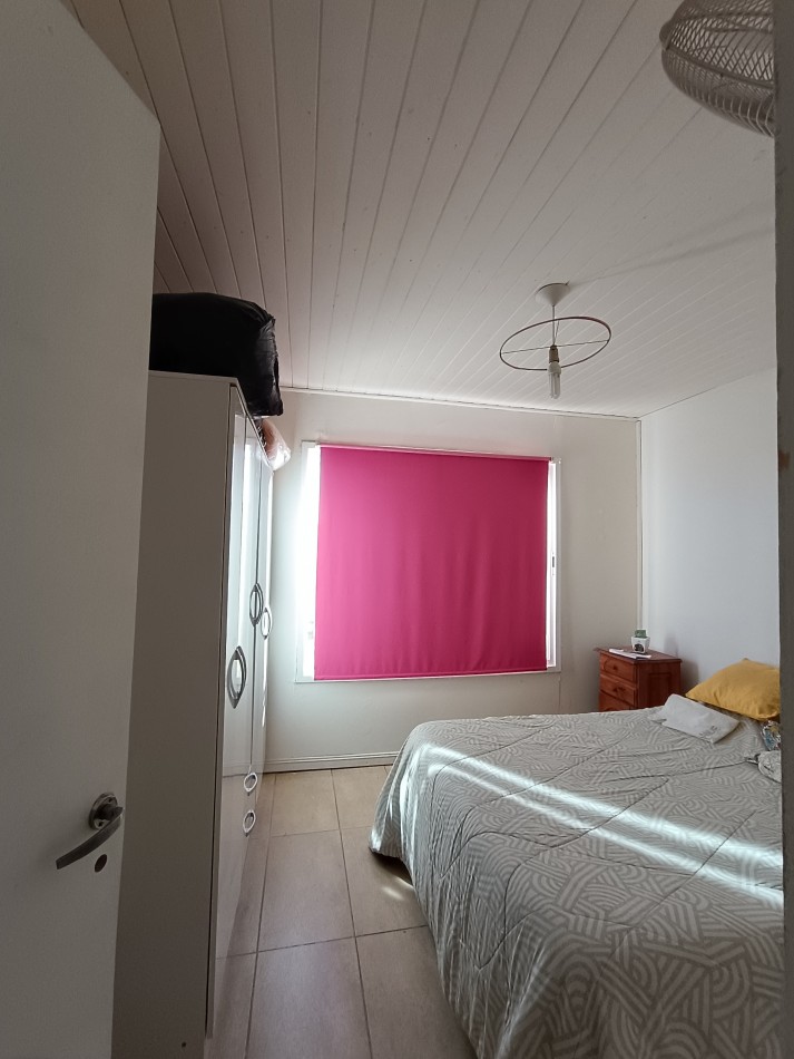 Casa de 4 habitaciones, 2 baños, patio con pileta y garage doble con fogon y baño