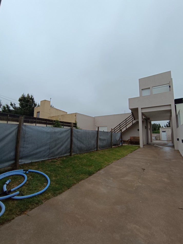 Hermosa casa de 3 dormitorios en Claromeco.