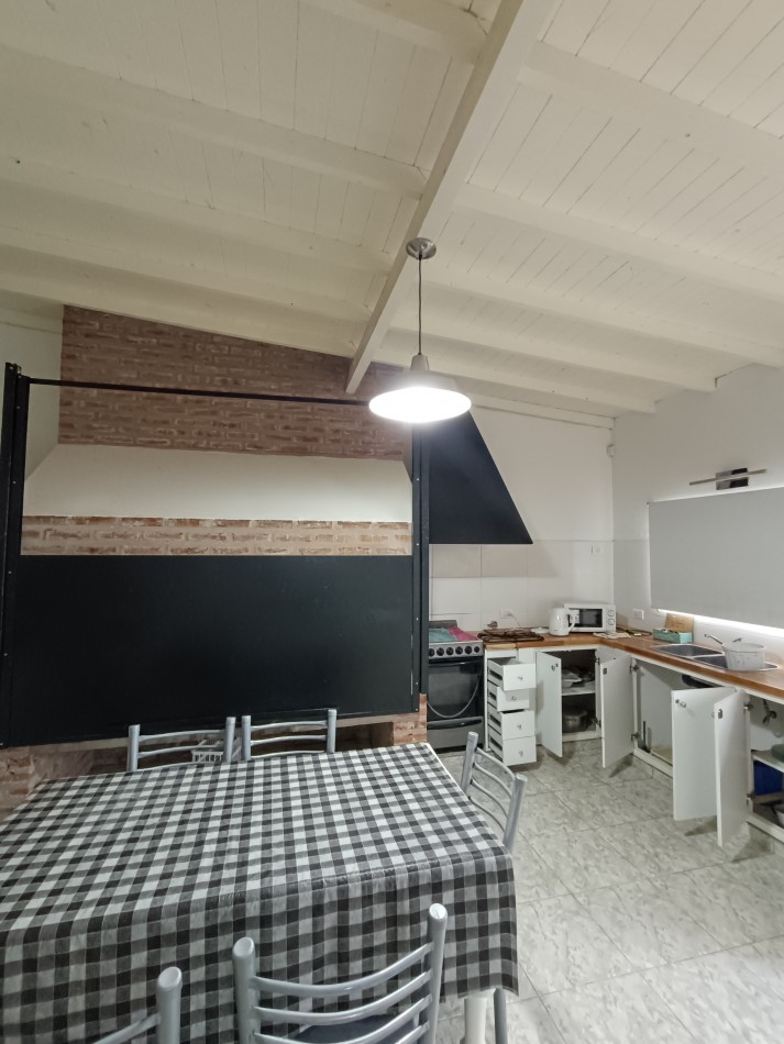 Hermosa casa de 3 dormitorios en Claromeco.