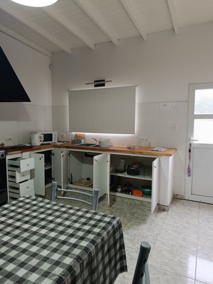 Hermosa casa de 3 dormitorios en Claromeco.