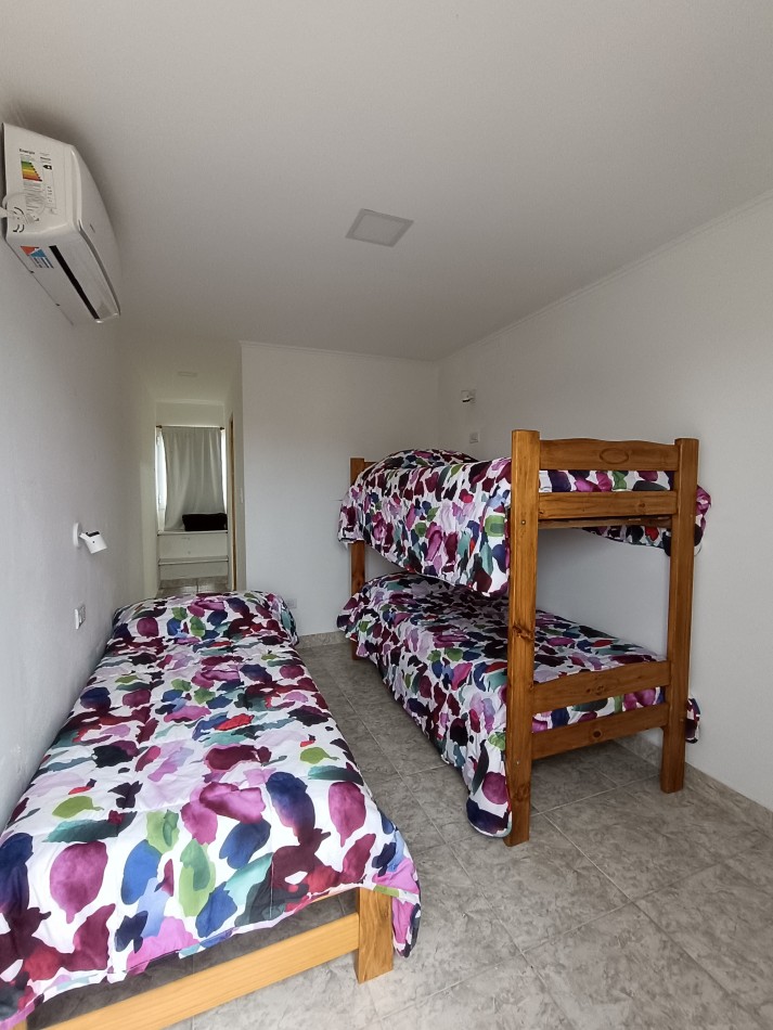 Hermosa casa de 3 dormitorios en Claromeco.