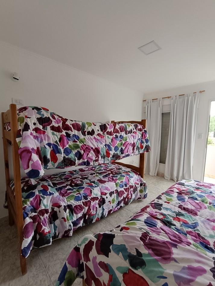 Hermosa casa de 3 dormitorios en Claromeco.