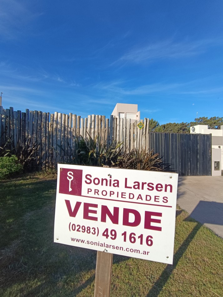 Hermosa casa de 3 dormitorios en Claromeco.