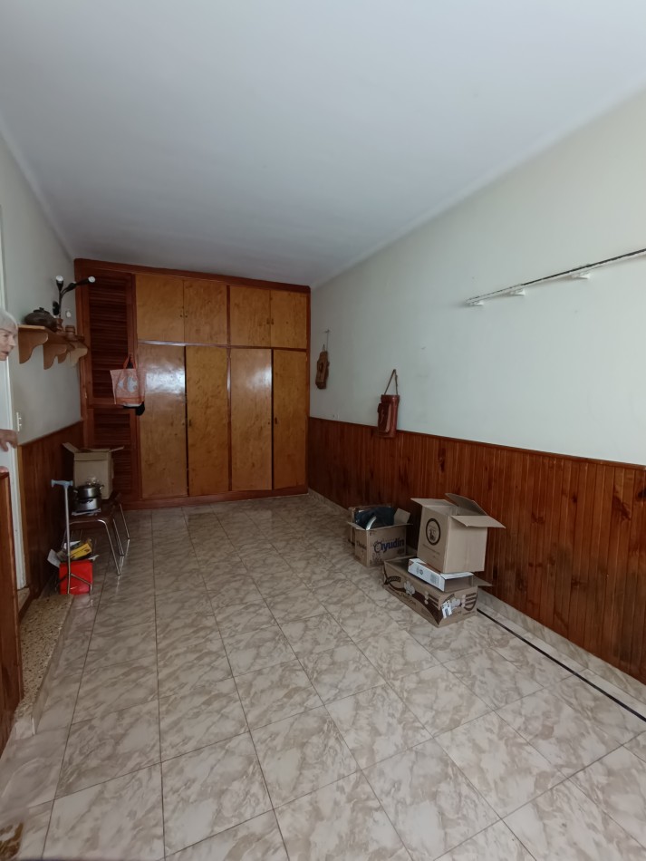 Solida casa en esquina