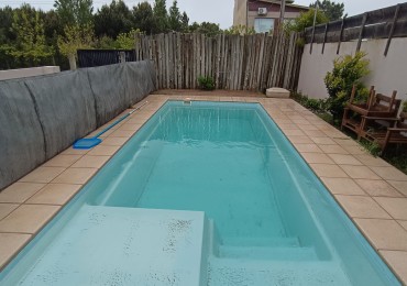 Hermosa casa de 3 dormitorios en Claromeco.